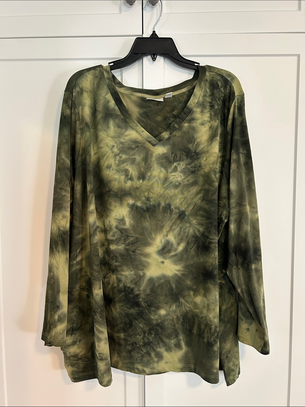 LOGO by Lori Goldstein Olive Tie-Dye V-Neck Long Sleeve Top
